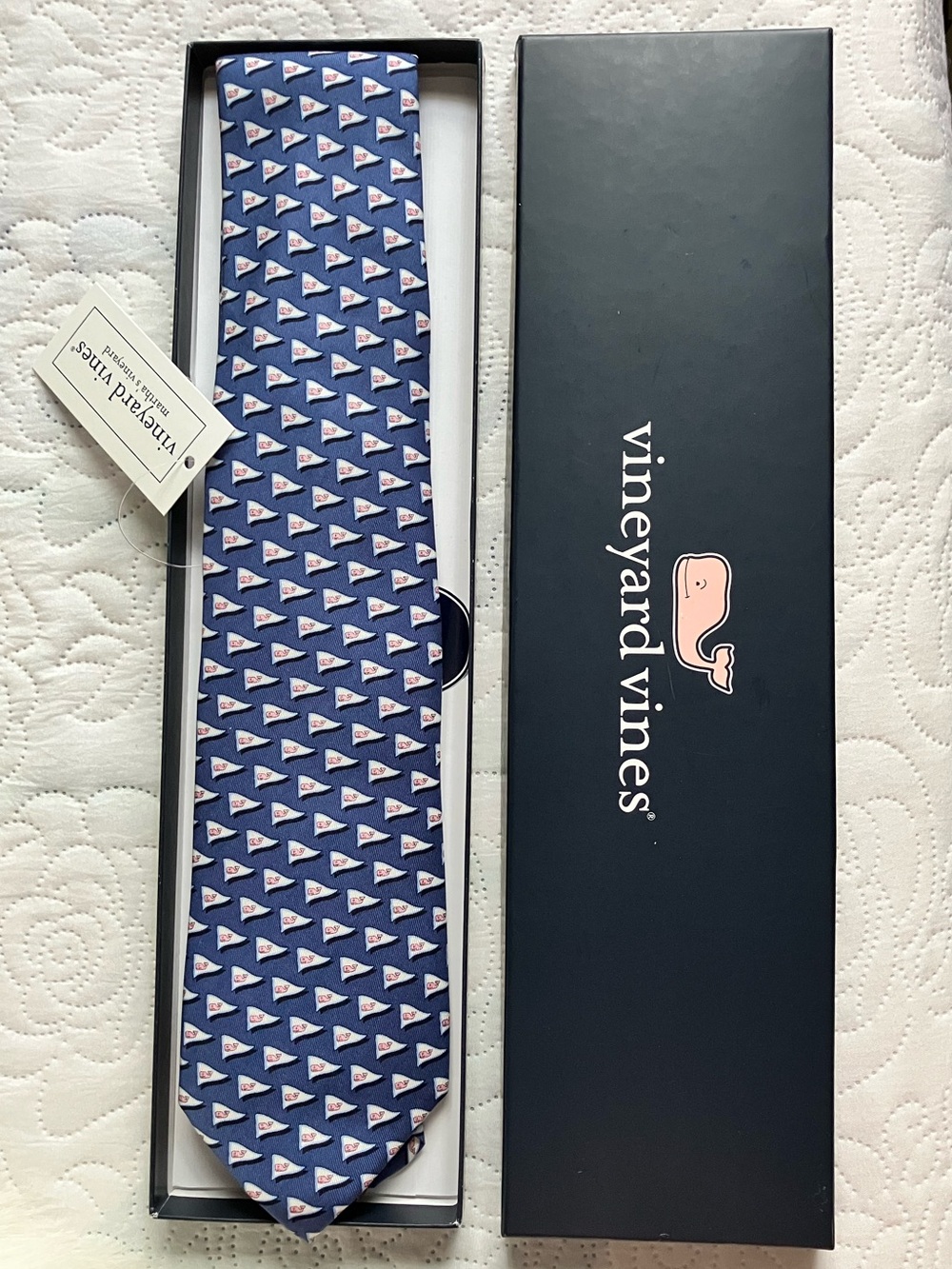 NIB VINEYARD VINES Silk Tie New W/Tags Blue with white flags & pink whale logos